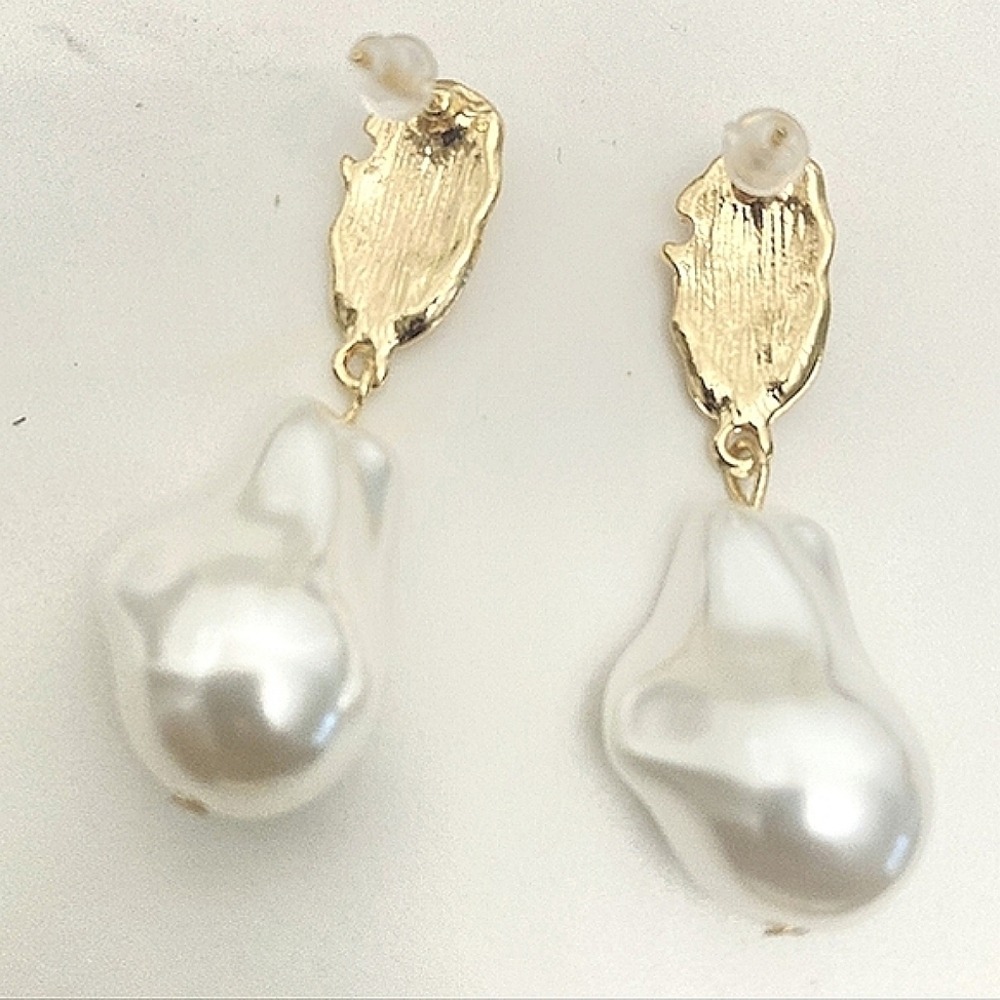 Gold faux pearl earrings Baroque dangle Formal Wedding Cocktail event 💖 - Picture 12 of 13